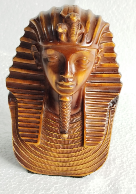 Tutankamon faraon Stari Egipat figura mala skulptura