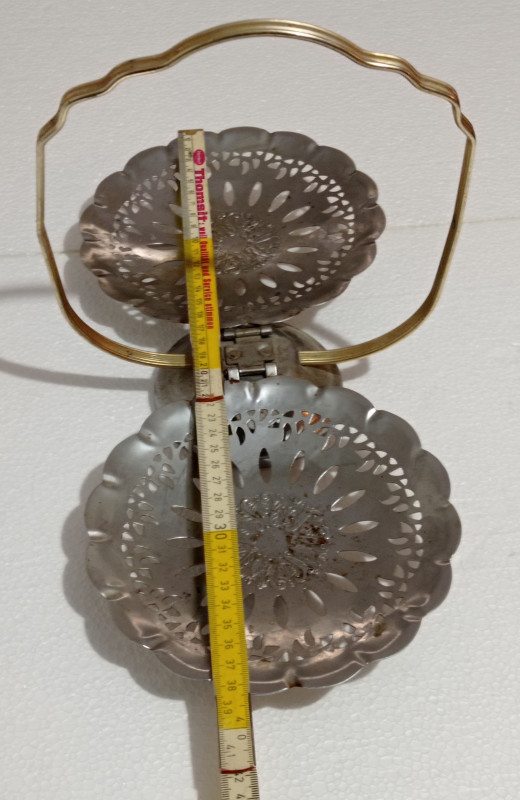 POSLUŽAVNIK metalni vintage pladanj stari dekoracija