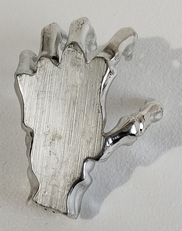 Metalna ruka kostur skeleton metalik dekoracija