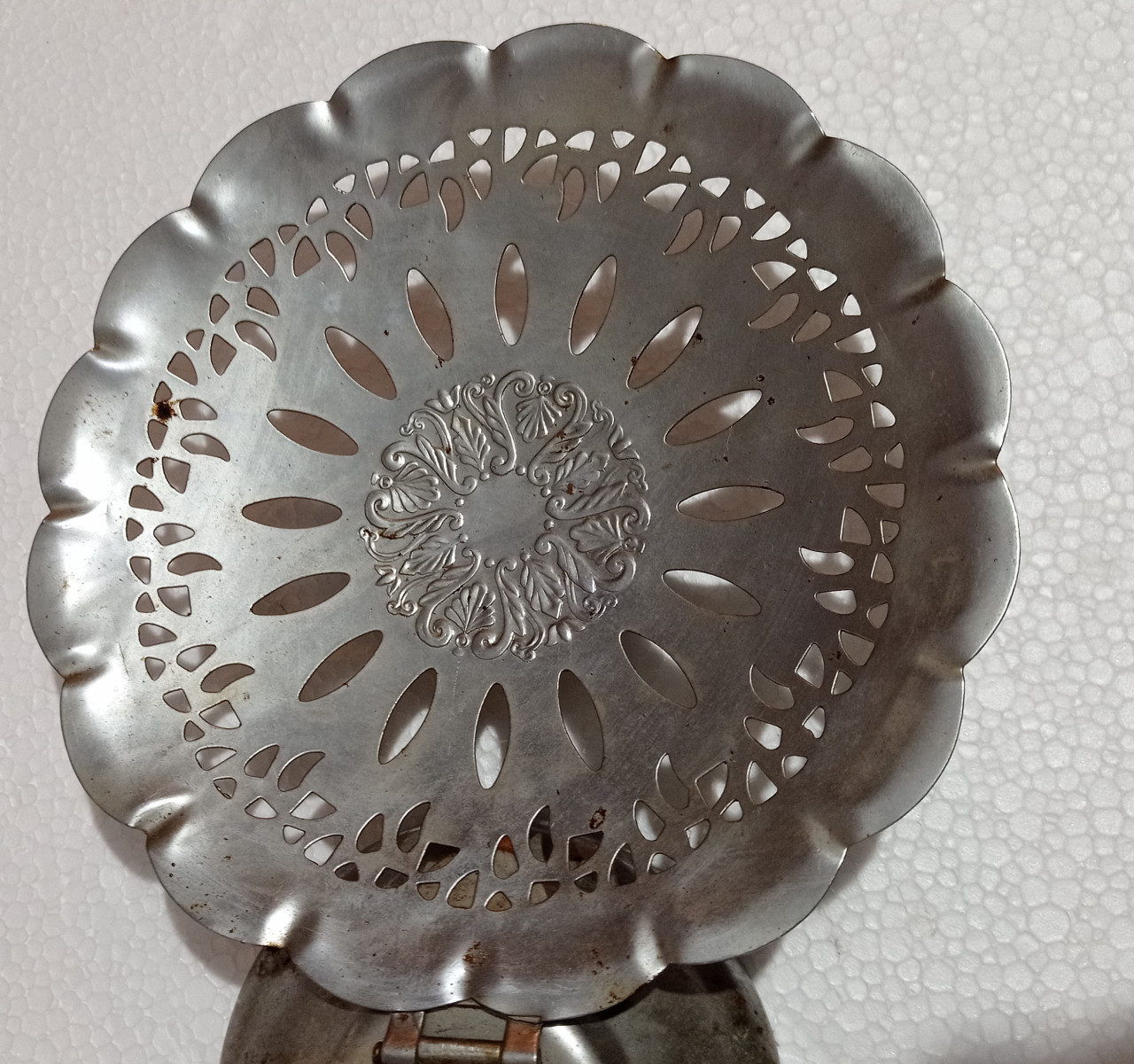 POSLUŽAVNIK metalni vintage pladanj stari dekoracija