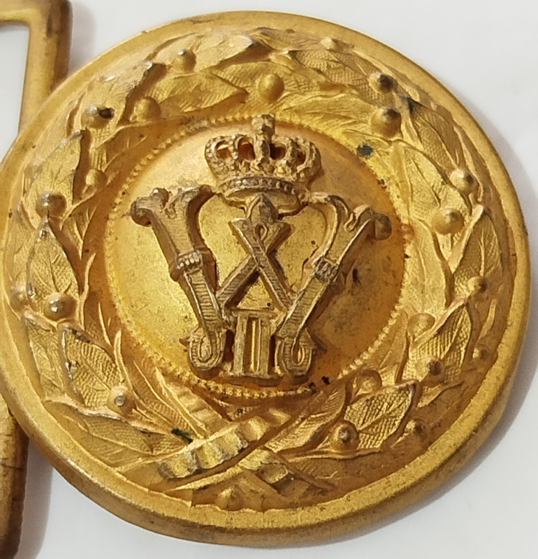 Stara metalna pojasna kopča s krunom i monogramom antikvitet