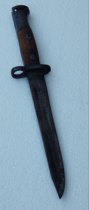 Bajonet stari vojni nož original sa koricama futrolom militarija