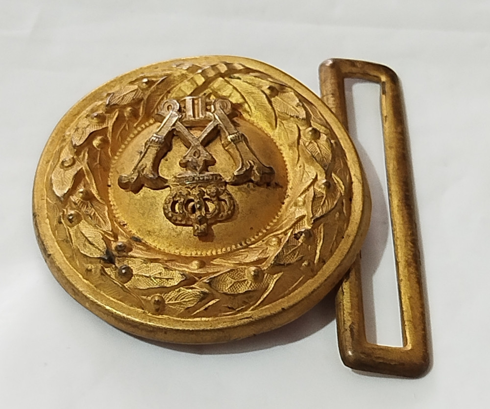 Stara metalna pojasna kopča s krunom i monogramom antikvitet