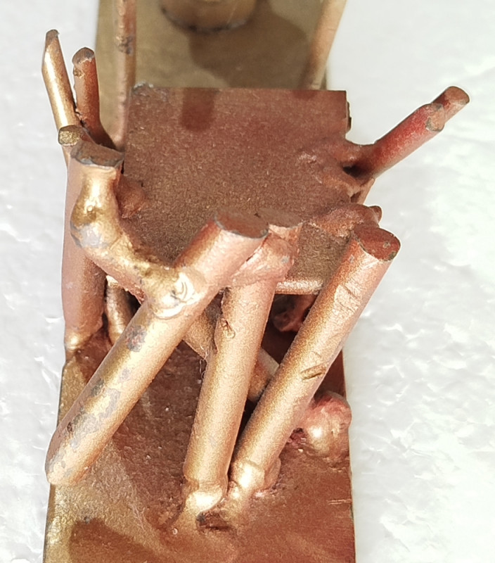 Metalna ručno rađena figura minijaturna skulptura unikat