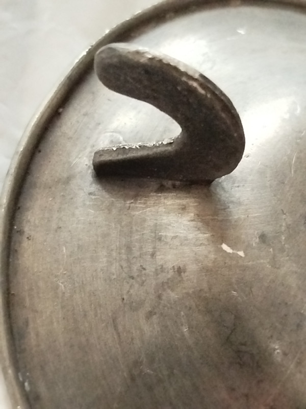 Stara francuska metalna posuda kutlača kalaj žig kruna