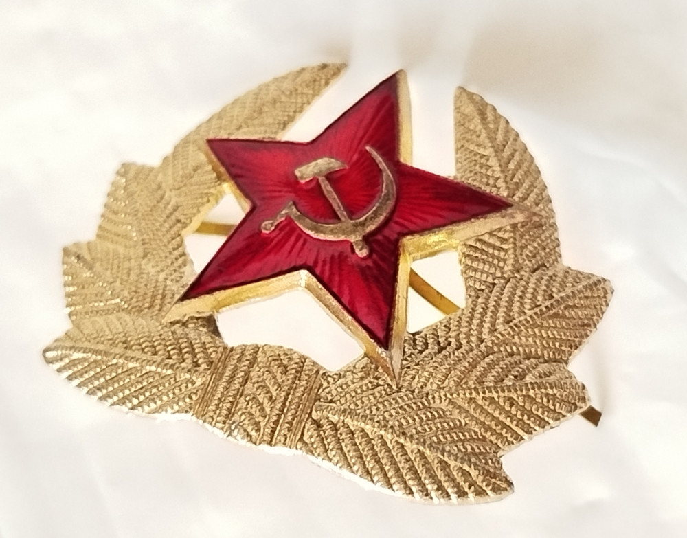 Sovjetska značka za kapu Crvena zvijezda srp i čekić original