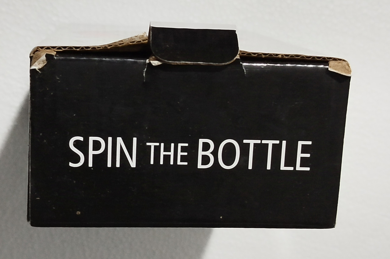Spin the Bottle Zavrti bocu flašu društvena igra