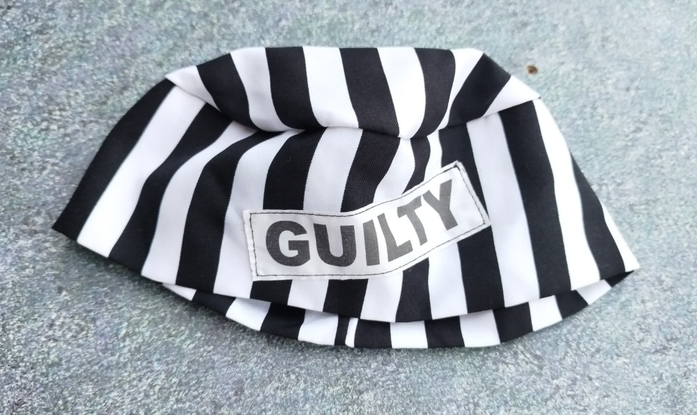 Kapa zatvorenička GUILTY crno-bijela maskiranje horor prank