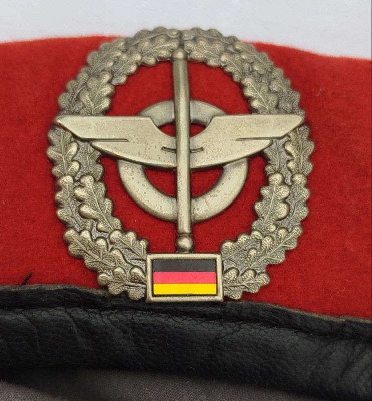 Vojna beretka kapa njemačke vojske armije sa grbom amblemom