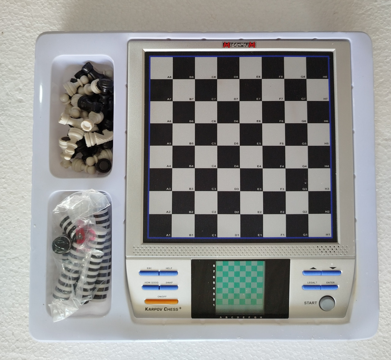 Anatolij Karpov Šah kompjuter računar nekorišten