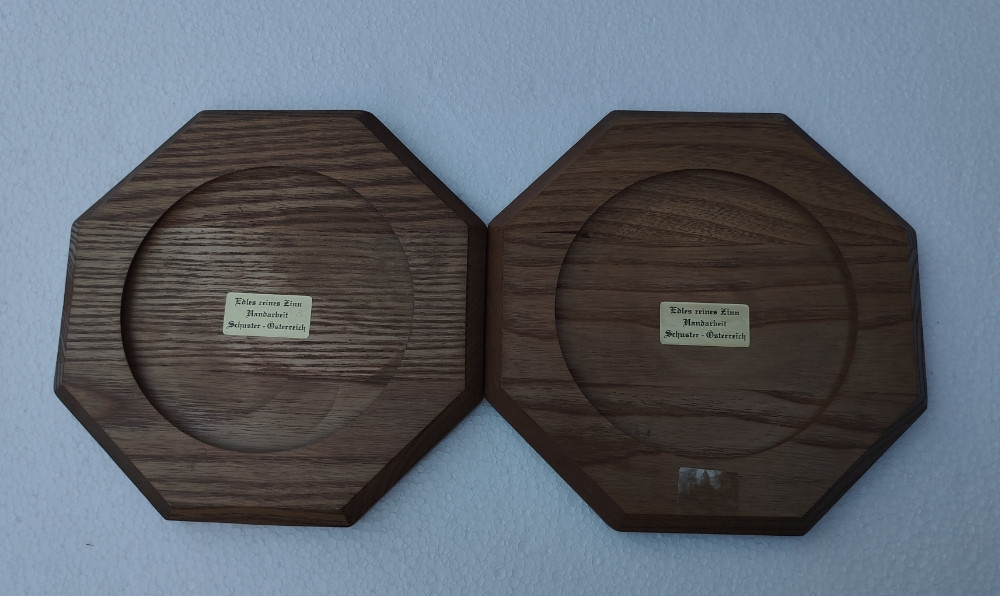 Zidne plate od kalaja kositra i drveta lovački motivi par vintage