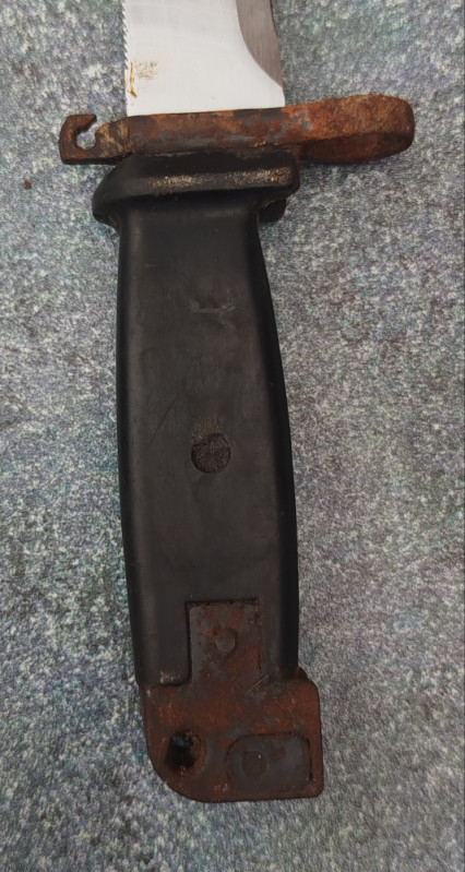 Bajoneti noževi AKM M70 sa futrolama dva militarija vojne stvari