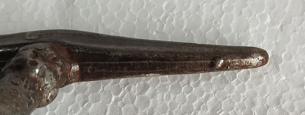 Metalni čekić stari funkcionalan varilački za šljaku