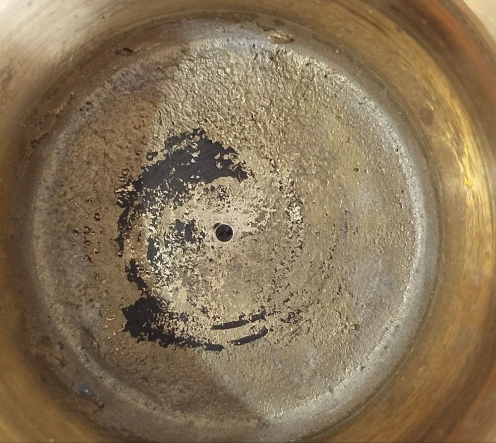 Dekorativna vintage vaza ručno oslikana metalna
