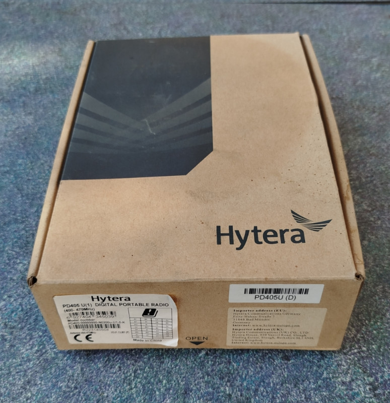 Hytera PD405 UHF Digitalna ručna radio stanica i punjač očuvano