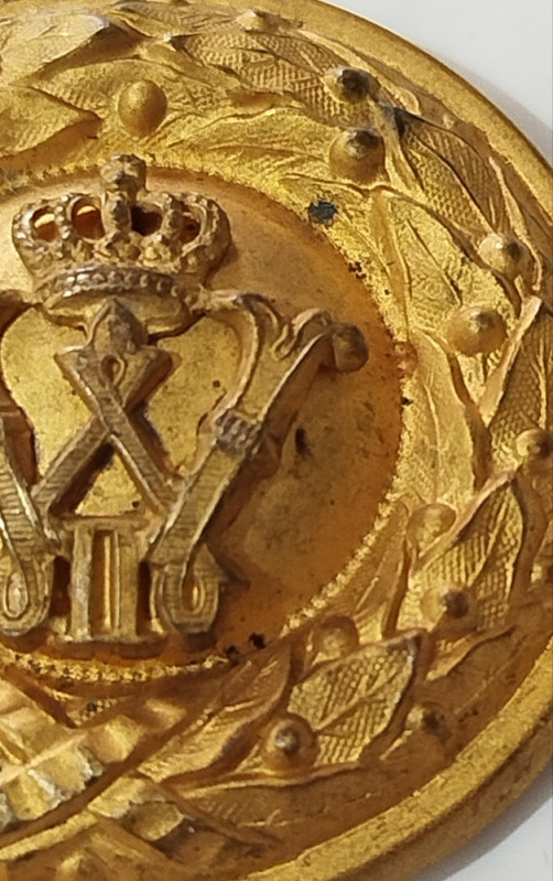 Stara metalna pojasna kopča s krunom i monogramom antikvitet
