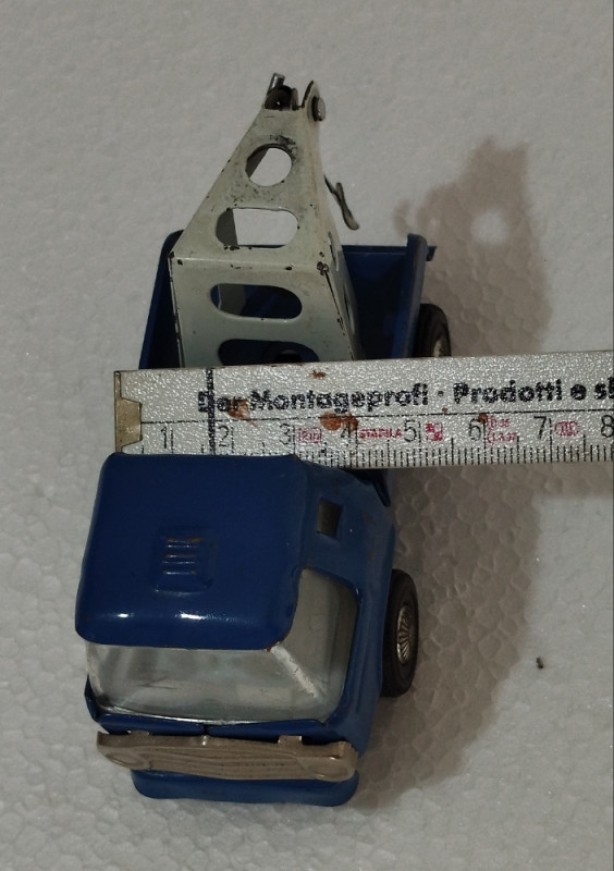 METALNI KAMION DIZALICA Vintage igračka iz Japana stariji model