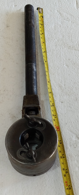 Nareznica za cijevi vodo i druge instalacije u kutiji