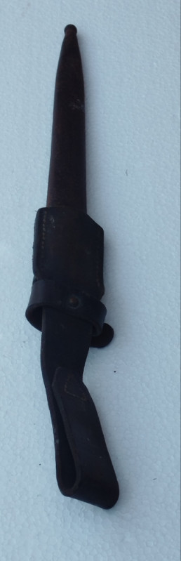 Bajonet stari vojni nož original sa koricama futrolom militarija