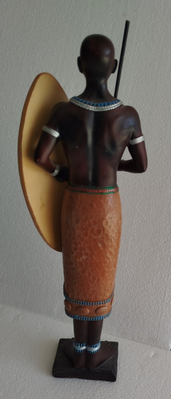 Drvena afrička umjetnička figura ratnika sa kopljem ručni rad