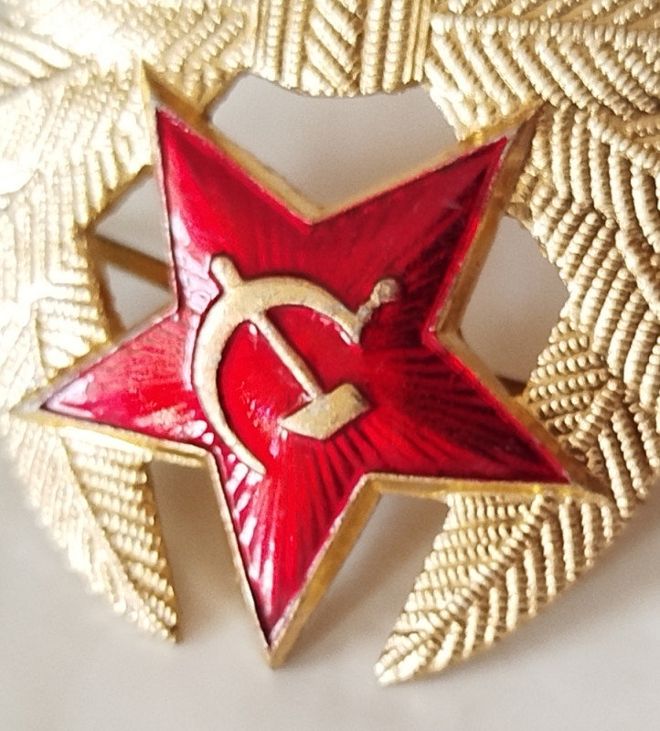 Sovjetska značka za kapu Crvena zvijezda srp i čekić original