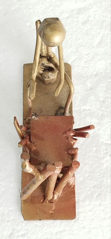 Metalna ručno rađena figura minijaturna skulptura unikat