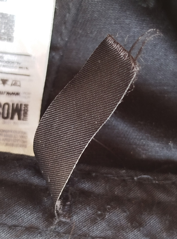 MOSCHINO kačket kapa logo amblem