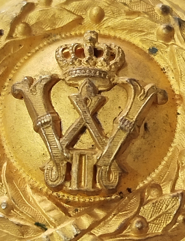 Stara metalna pojasna kopča s krunom i monogramom antikvitet