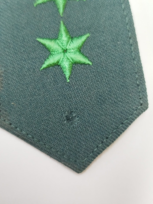 Vojne policijske epolete sa četiri zvjezdice starije par dvije
