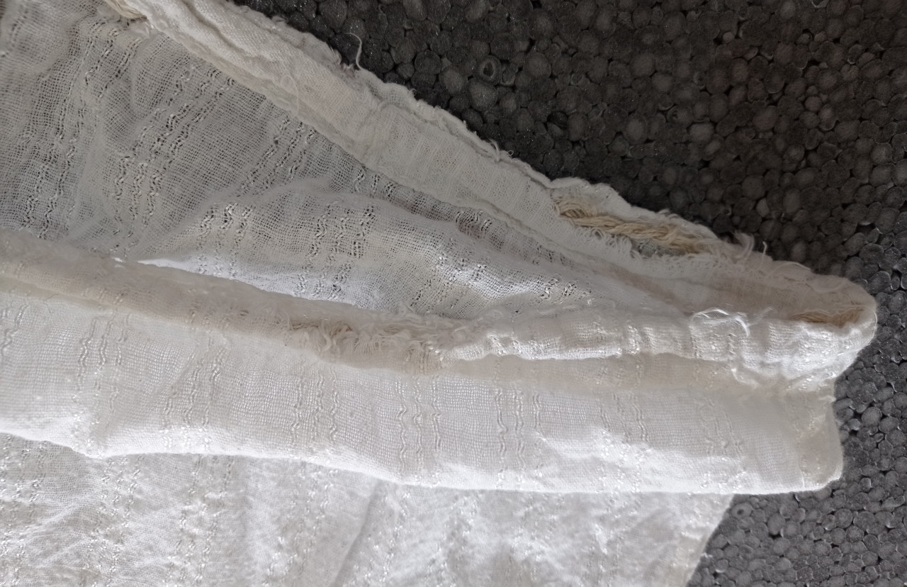 Stara suknja narodna nošnja djelimično vezena