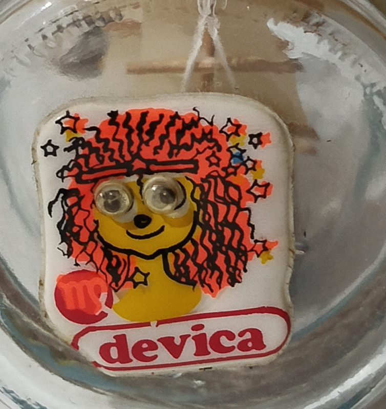 Brod lađa u boci flaši stariji suvenir Podgora
