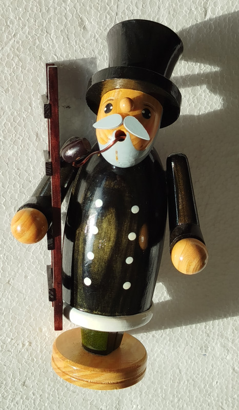 Sretni dimnjačar odžačar drvena figura statua dekor