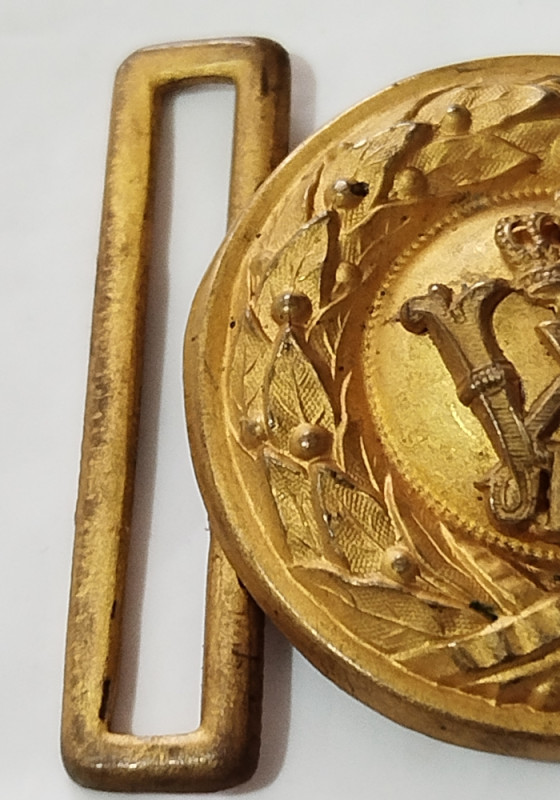 Stara metalna pojasna kopča s krunom i monogramom antikvitet