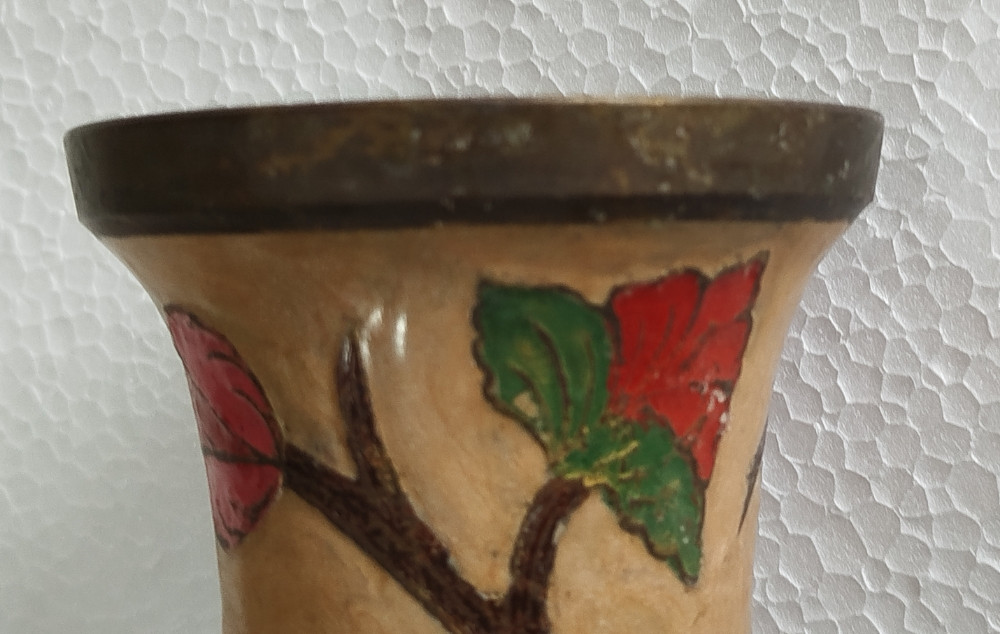 Dekorativna vintage vaza ručno oslikana metalna