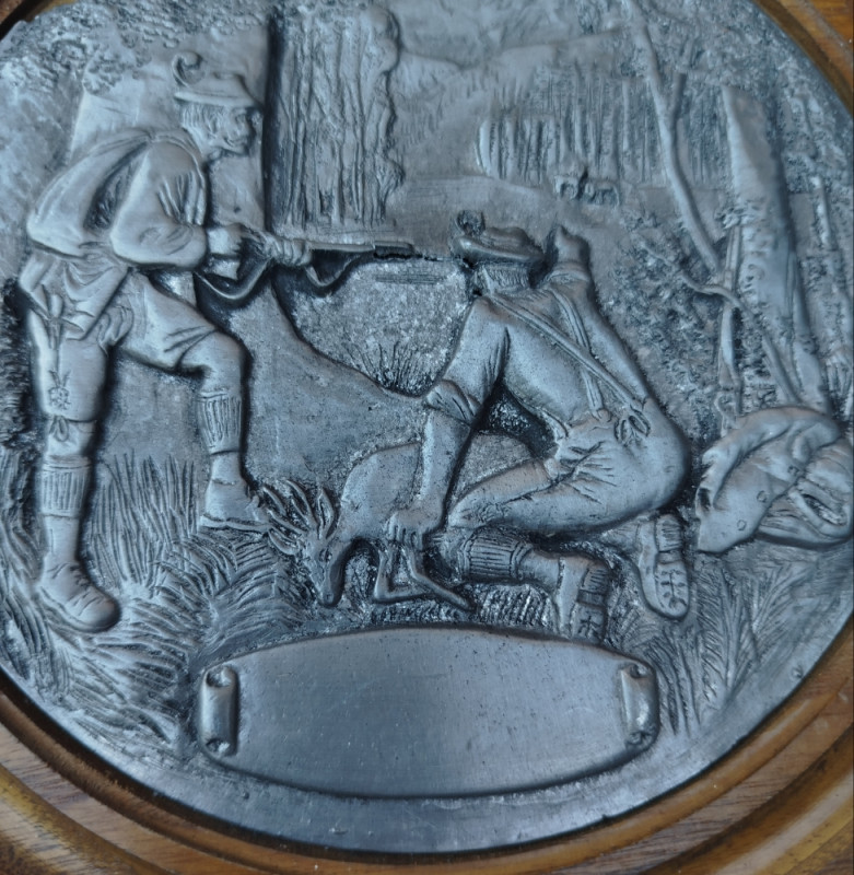 Zidne plate od kalaja kositra i drveta lovački motivi par vintage
