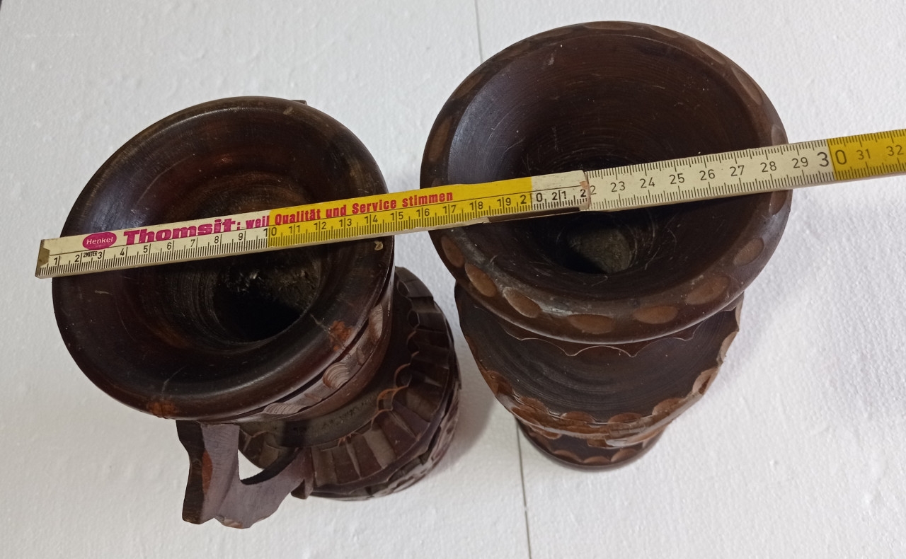 Dvije stare drvene VAZE rezbarene ručni rad