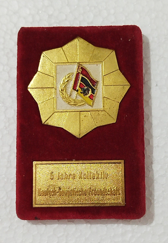 Stara značka medalja DDR 5 Jahre Kollektiv Prvi Sekretar original