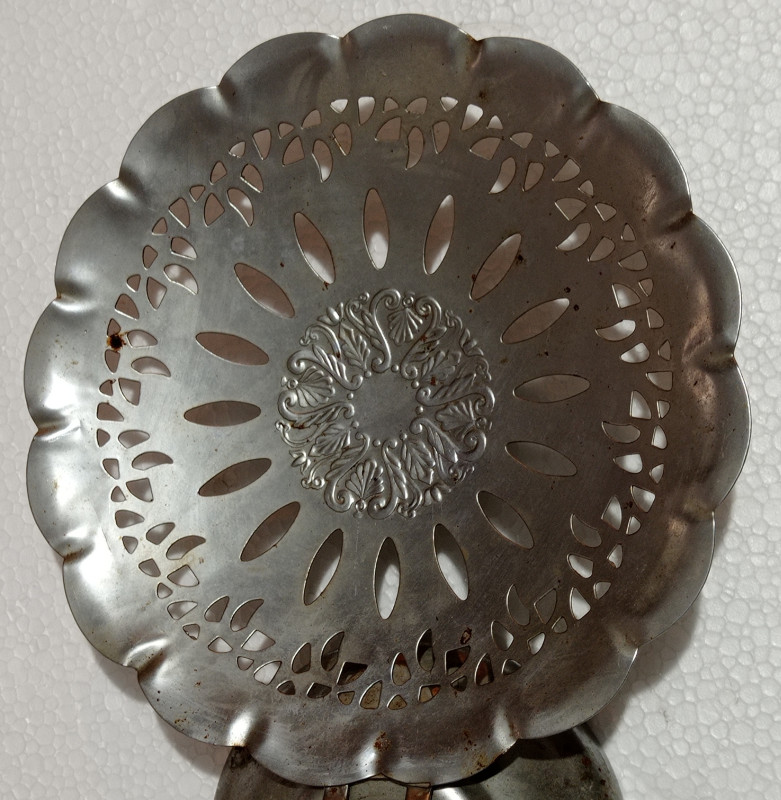 POSLUŽAVNIK metalni vintage pladanj stari dekoracija