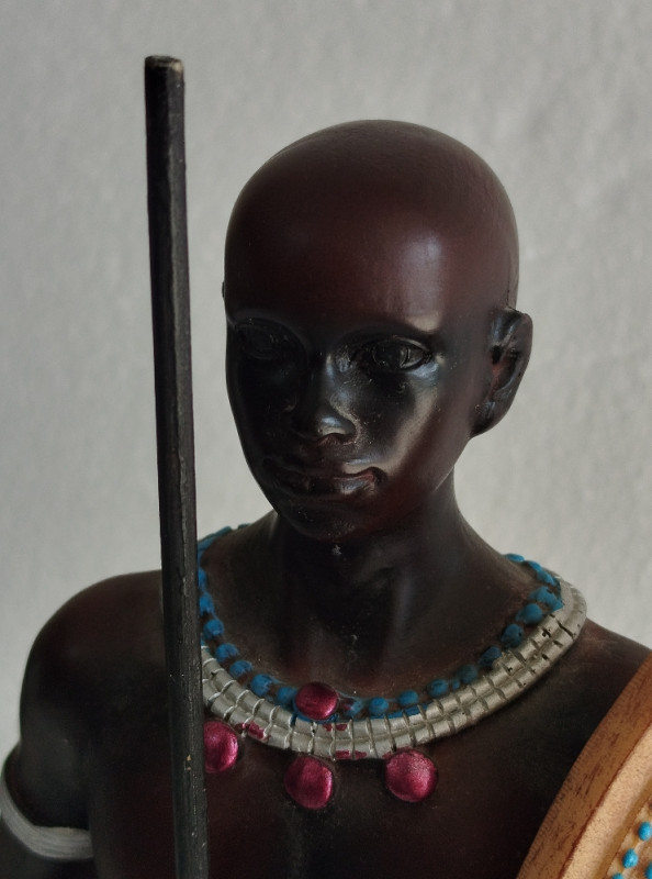Drvena afrička umjetnička figura ratnika sa kopljem ručni rad