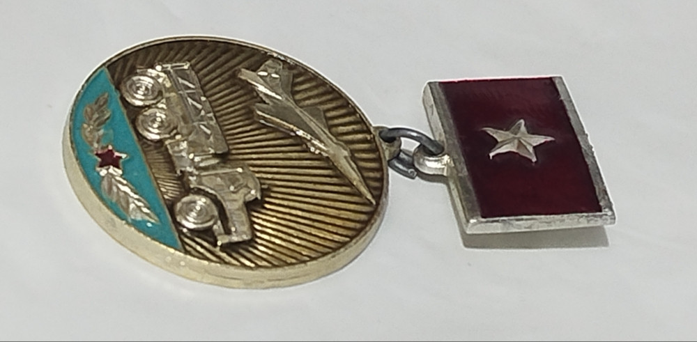 Stara vojna medalja značka Istočni blok SSSR kamion i avion