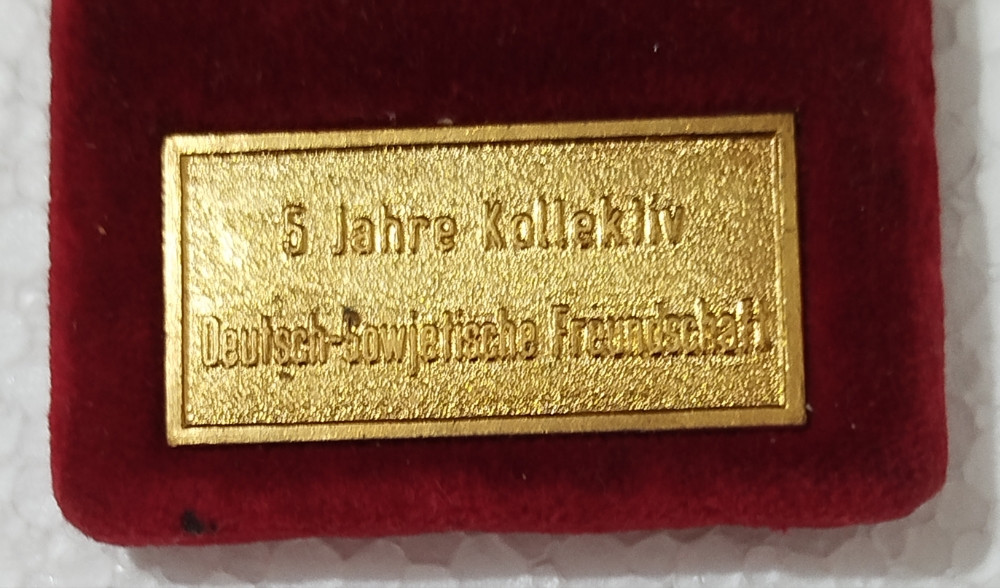 Stara značka medalja DDR 5 Jahre Kollektiv Prvi Sekretar original