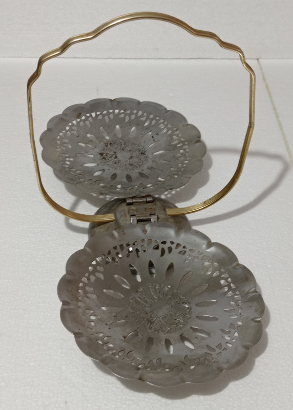 POSLUŽAVNIK metalni vintage pladanj stari dekoracija