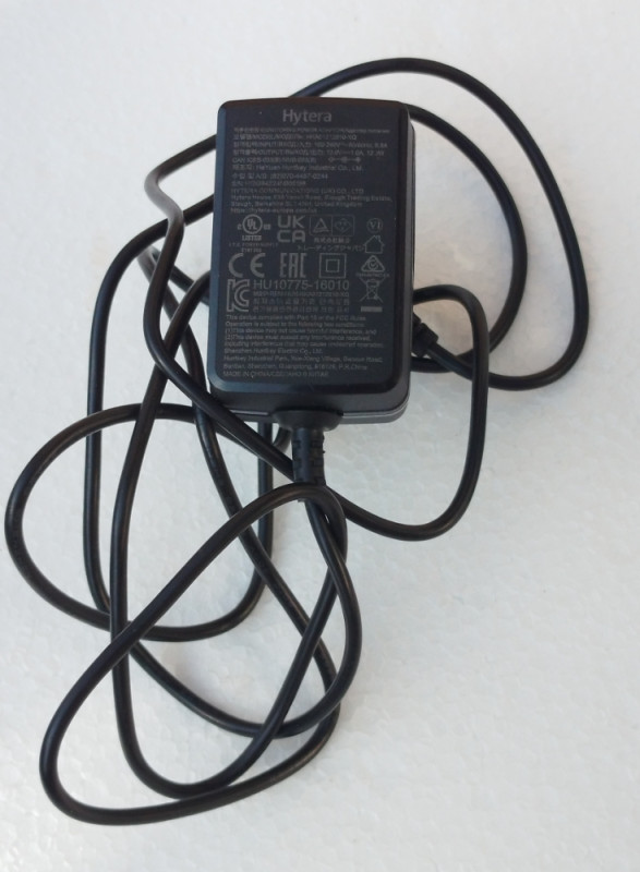 Hytera PD405 UHF Digitalna ručna radio stanica i punjač očuvano