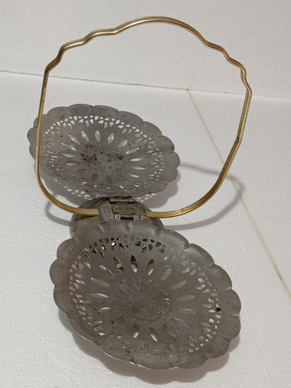 POSLUŽAVNIK metalni vintage pladanj stari dekoracija