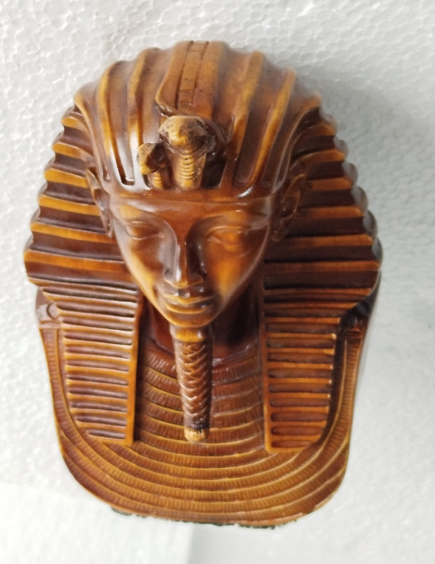 Tutankamon faraon Stari Egipat figura mala skulptura