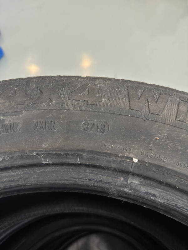 CONTINENTAL 235 60 18 235/60 R18 WinterContact 107H