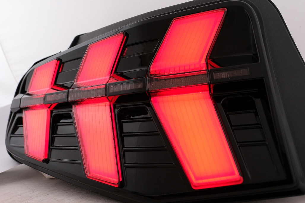 LED zatamljene štopke za Ford Mustang (2010-2012)