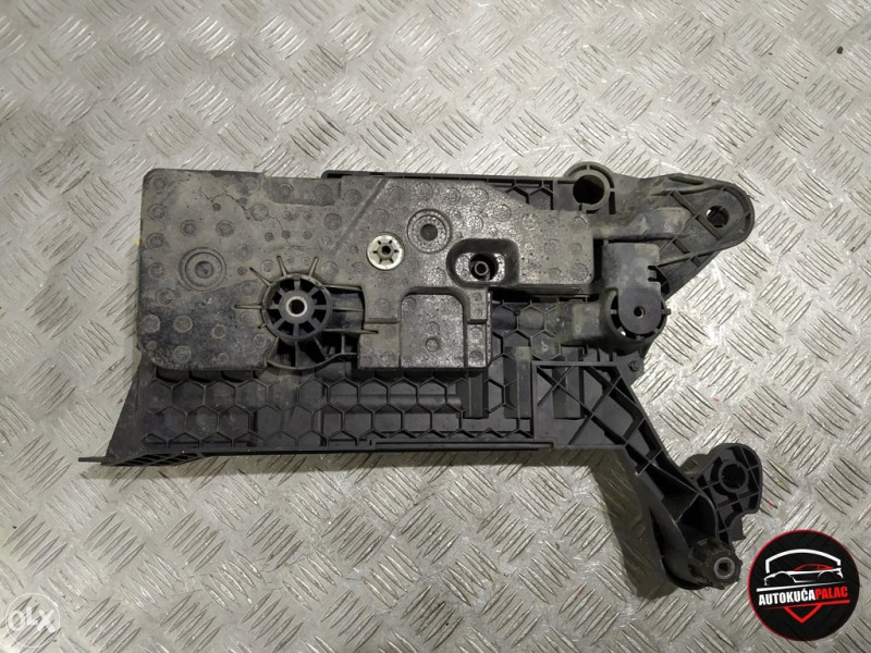 NOSAČ AKUMULATORA VW PASSAT 8  5Q0915321J PU1386