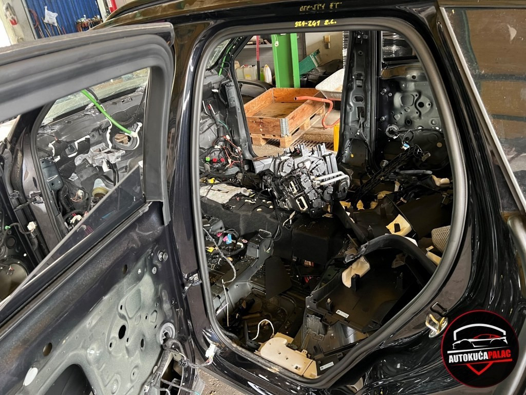 KEDER VW TOUAREG CR 18-26  524-241 VRATA ZADNJI LIJEVI
