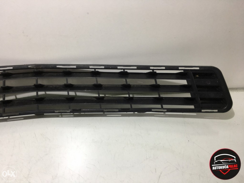 Rešetka u braniku Mercedes W204  A2048850023 F7541
